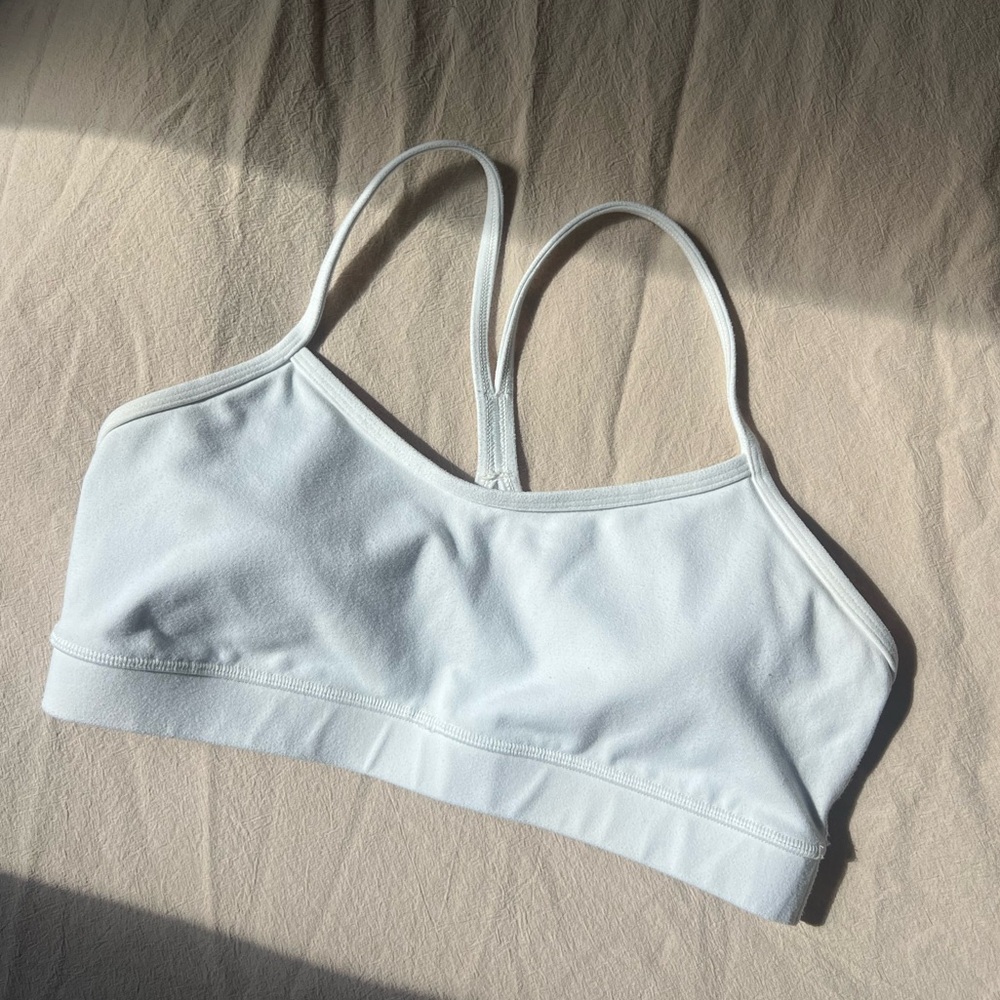 Lululemon White Sports Bra Minimalist Design